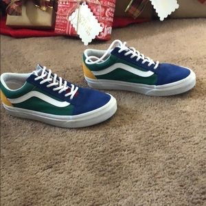 Yacht Club Vans